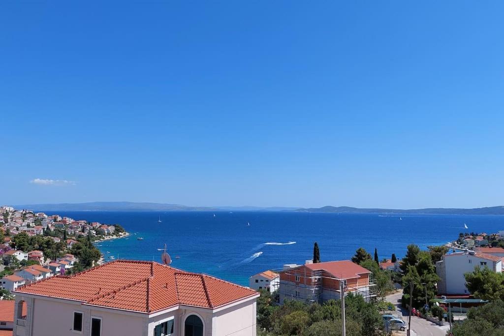Apartment Vista Oasis With Pool And Terrace Трогир Екстериор снимка