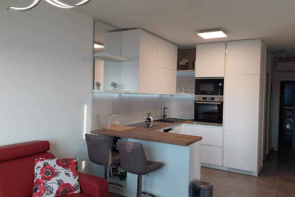 Apartment Vista Oasis With Pool And Terrace Трогир Екстериор снимка
