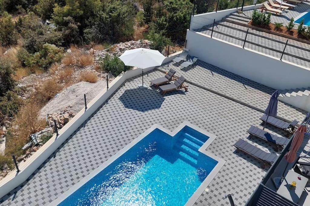 Apartment Vista Oasis With Pool And Terrace Трогир Екстериор снимка
