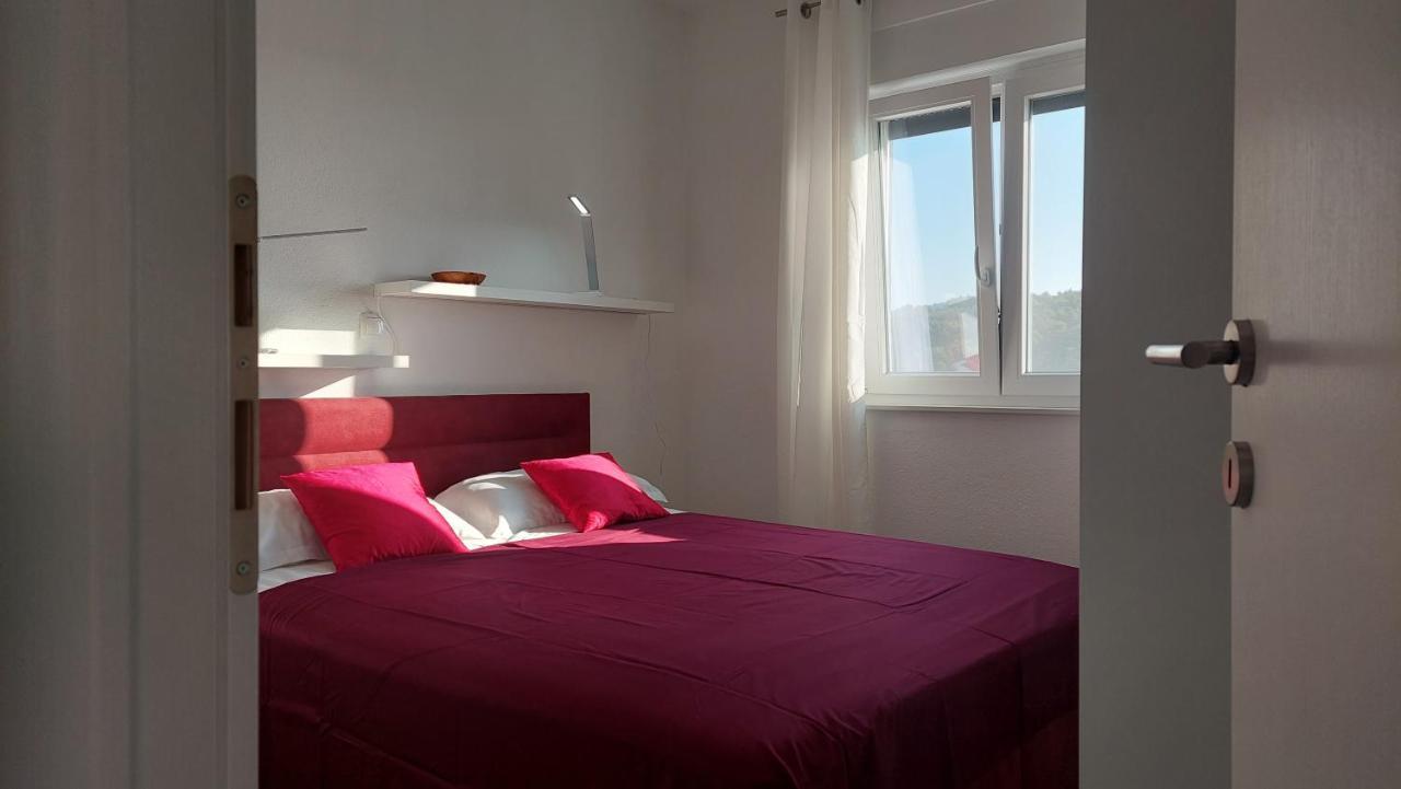 Apartment Vista Oasis With Pool And Terrace Трогир Екстериор снимка