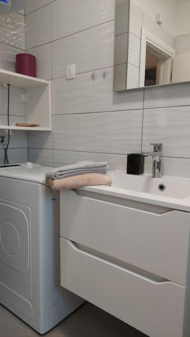 Apartment Vista Oasis With Pool And Terrace Трогир Екстериор снимка