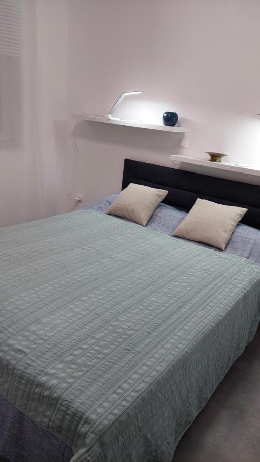 Apartment Vista Oasis With Pool And Terrace Трогир Екстериор снимка